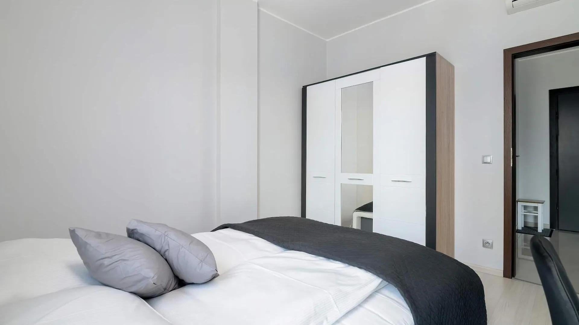 Polwiejska Modern Apartment With Ac & Remote Work In Poznan Centre By Noclegi Renters